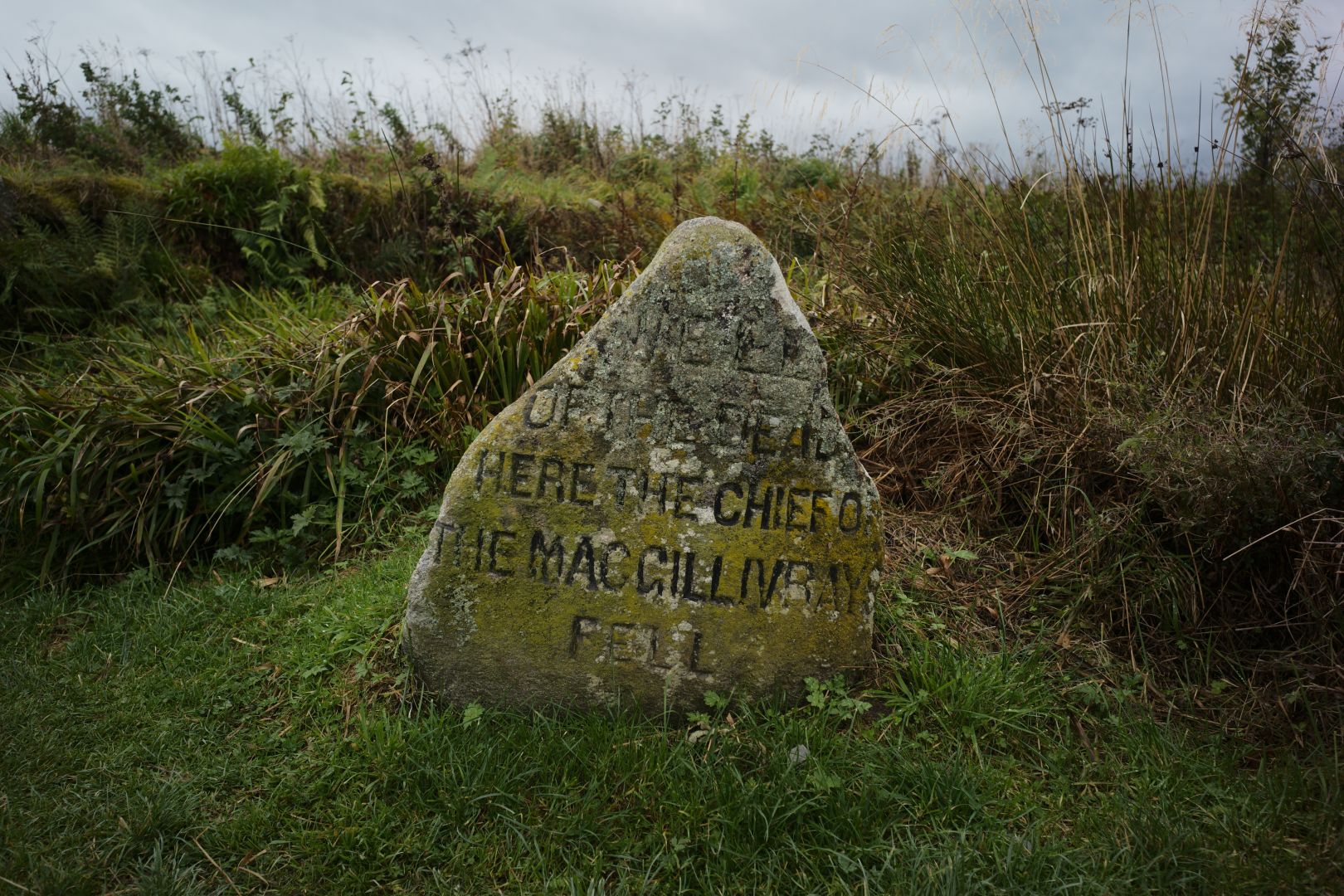 A marker with the word “(beginning unclear) OF THE DEAD(?)
HERE THE CHIEF OF
THE MACGILLIVRAY
FELL”